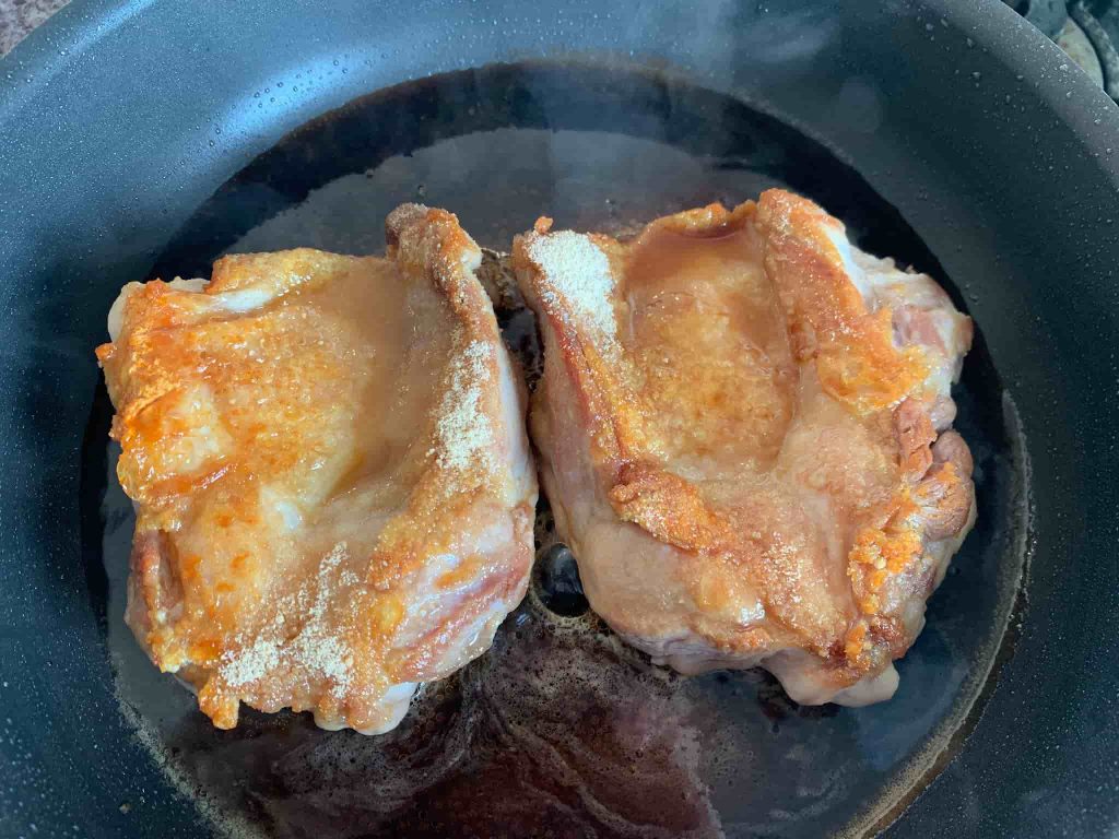 鶏肉（鶏もも肉）の照り焼き 調味料を入れる
